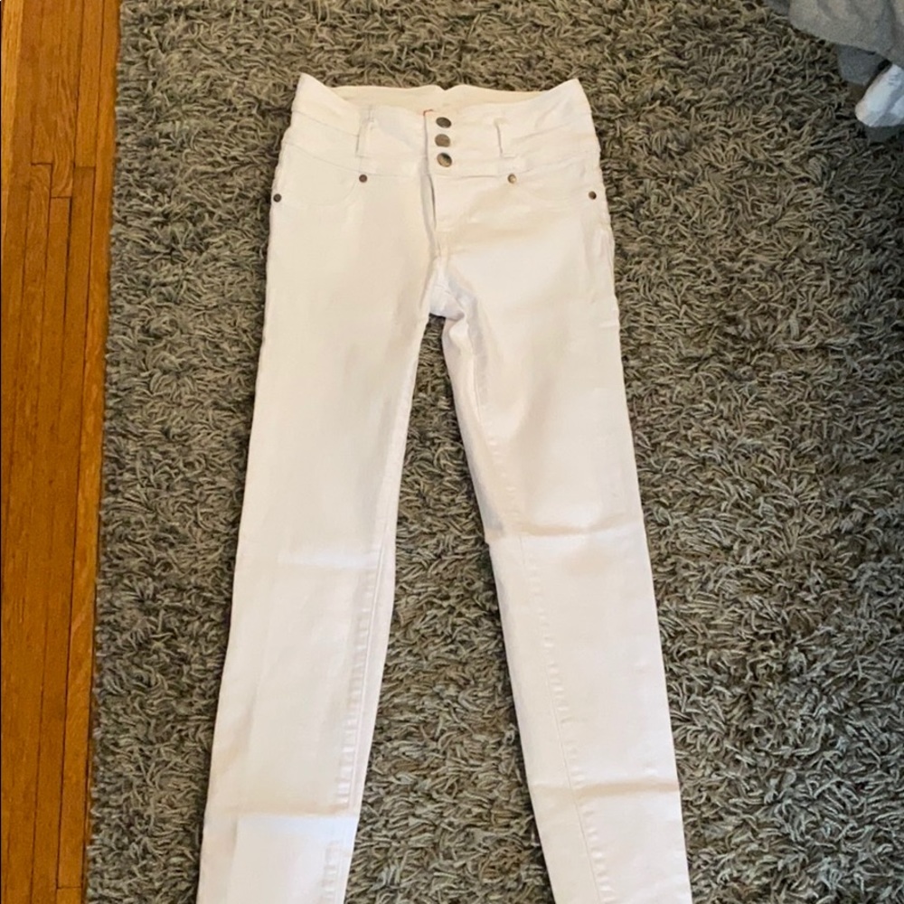 White high waisted skinny jean